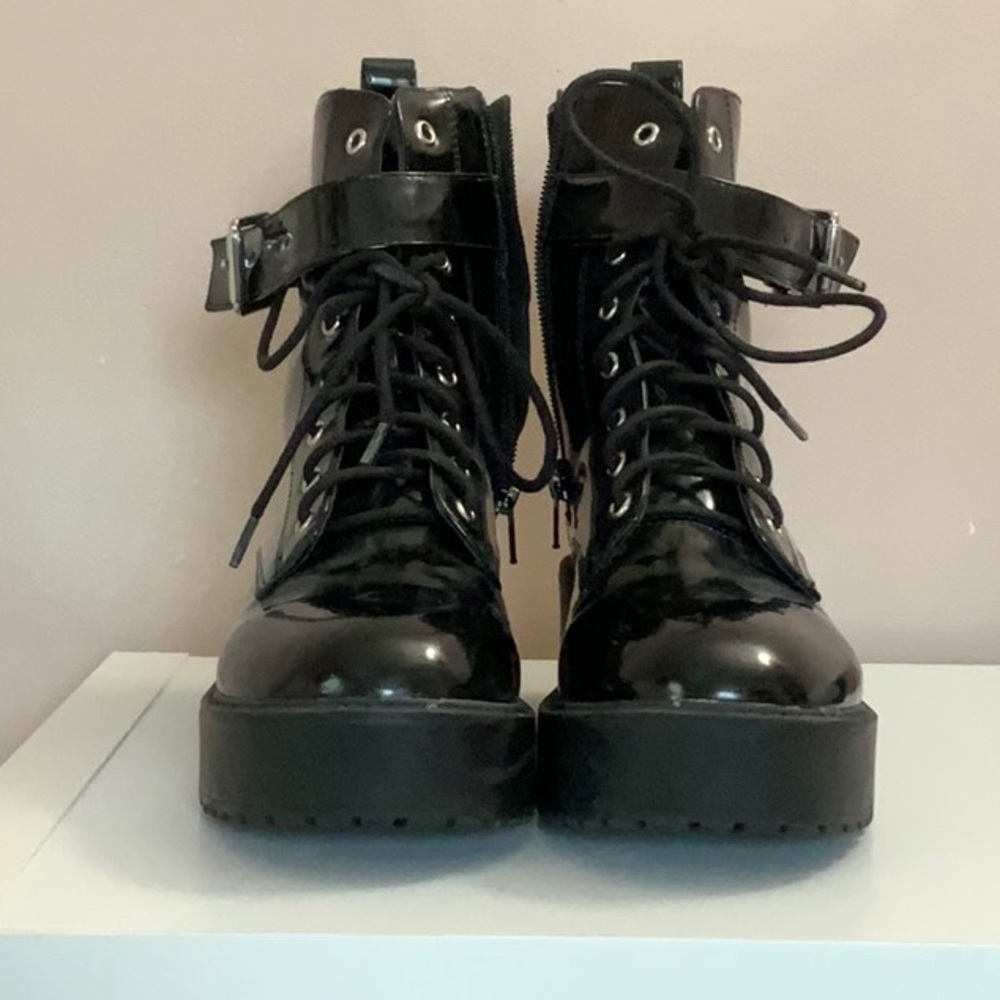 BLACK LEATHER COMBAT BOOTS